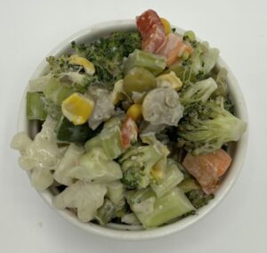 سالاد سبزیجات رژیمی با سس ماست درنا